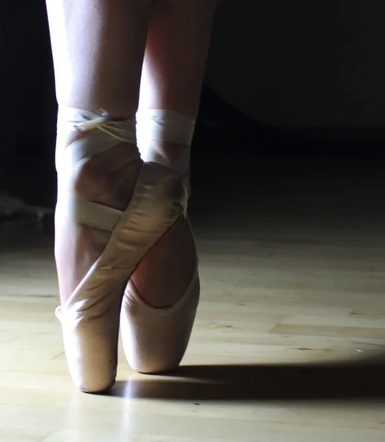 A dancer on pointe, where turnout should come from the hip